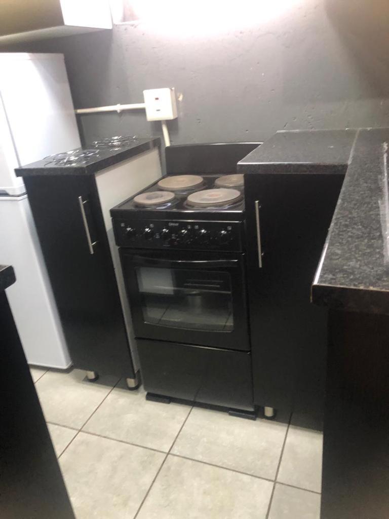 Fgm Guesthouse 2 Alberton Rom bilde